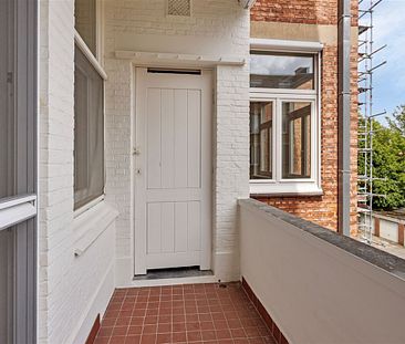 Zonnig en karaktervolle appartement in Wilrijk met optie tot autobox. - Photo 6