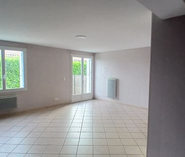 Location Appartement 3 pièces 72m² GOND PONTOUVRE 16160 - Photo 2
