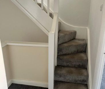 5 bedroom semi-detached house to rent - Photo 3