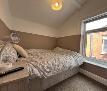 3 bedroom terraced house to rent - Photo 6