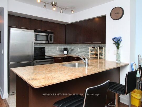 Battery Park Lofts , #2008 - Photo 1