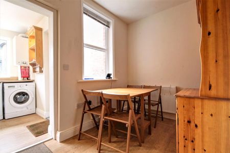 2 bedroom end of terrace house to rent - Photo 4