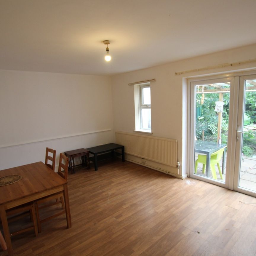 3 Bed Semi-Detached House, Drapers Road, E15 - Photo 1