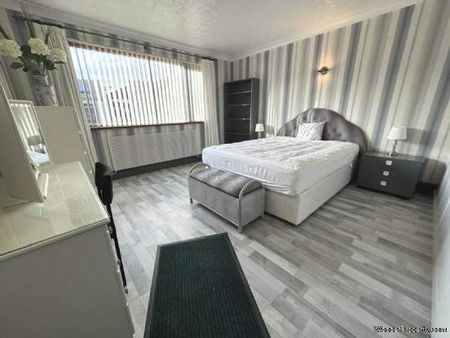 2 bedroom property to rent in Blackpool - Photo 2