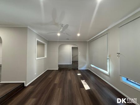 Beautifully Renovated Three-bedroom Home - Photo 3