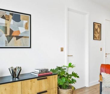 2 bedroom flat to rent - Photo 2