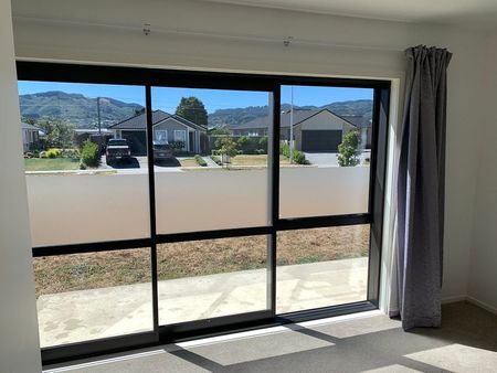 Modern 4-Bedroom Family Home in Wallaceville - Photo 3