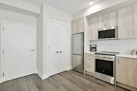 16 Champagne Avenue South - 202 - Photo 4