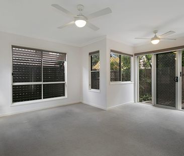 Large Townhouse in Premium Location - Photo 2