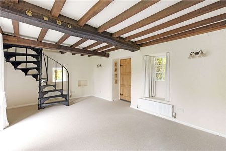 Spacious and charming family home in the village of Tunley. - Photo 2
