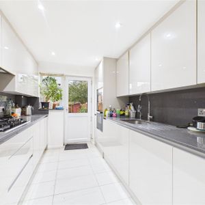 Cranbrook Drive, Berkshire Cranbrook Drive, Berkshire - Photo 2