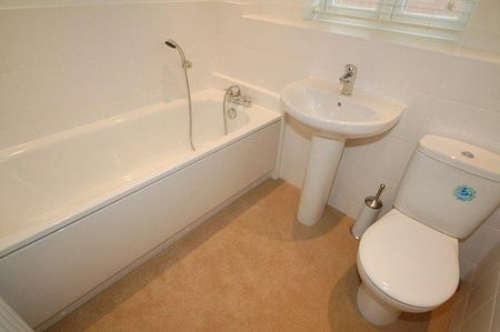 3 bedroom semi-detached house to rent - Photo 5