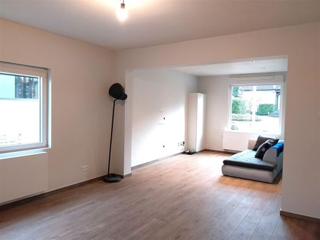 TE HUUR: Gerenoveerde halfopen bebouwing met 3 slaapkamers en ruime tuin! - Photo 4