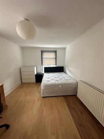 4 bedroom terraced house to rent - Photo 2