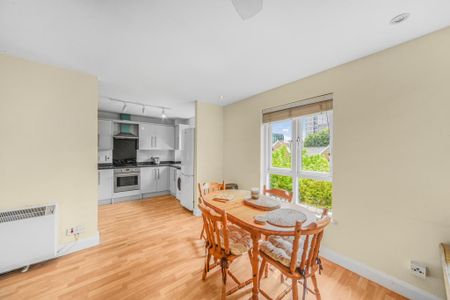 2 bedroom flat to rent - Photo 2