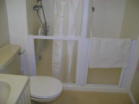 1 bedroom retirement property to rent - Photo 5