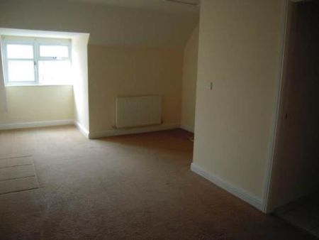 4 bedroom semi-detached house to rent - Photo 3