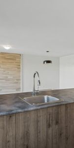 4 1/2 récent et rénové ! Prêt maintenant ! - Photo 3