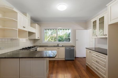 10 Keltie Street, Glen Iris - Photo 3