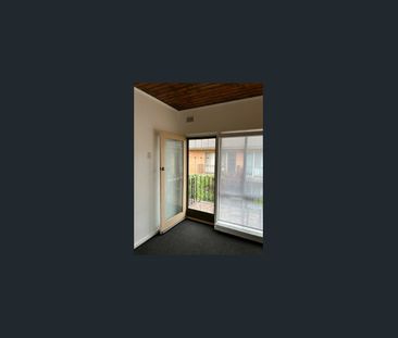 EASY LIVING UNIT IN CENTRAL LOCATION! - Photo 5