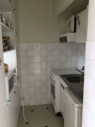 Knusse, gemeubelde studio gelegen op de 5de verdieping - Photo 1