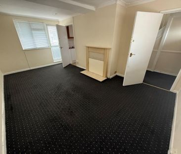 Rose Lane, Romford RM6, London - Photo 1