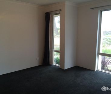 GREAT LOCATION! MODERN HOME!! - Photo 4