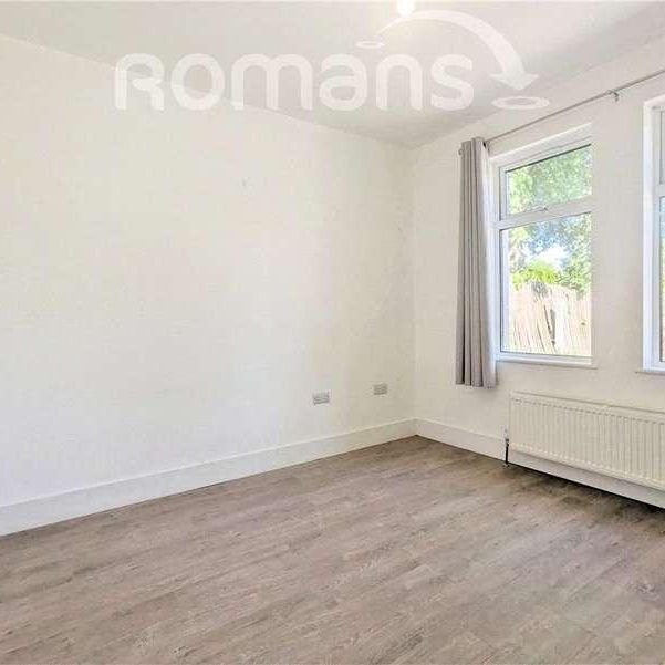 St. Johns Road, Farnborough, GU14 - Photo 1