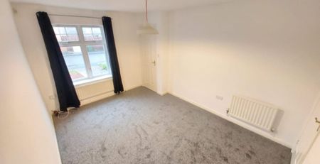 The Gardens, Middleton, Leeds, LS10 4UG - Photo 2