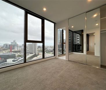 ELEGANT CORNER TWO BEDROOM APARTMENT LOCATED IN HEART OF SOUTHBANK - Photo 3