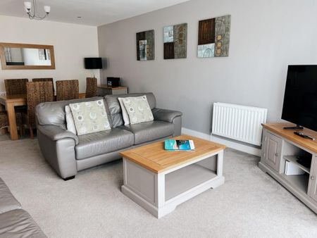 3 bedroom apartment to rent - Photo 2