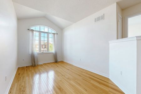 For Lease - 24 Accent Circle, Brampton, Ontario - Photo 4