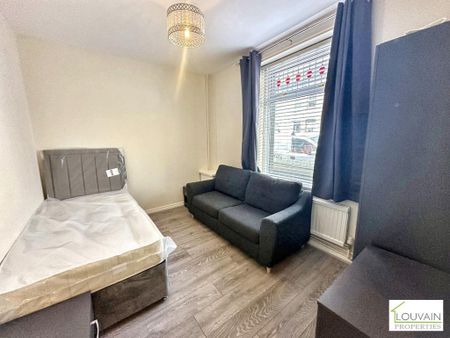 1 bedroom in a house share to rent - Photo 4