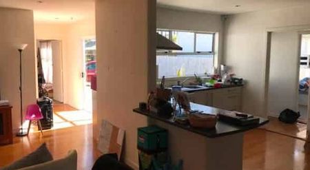 LARGE FAMILY HOME TO ENJOY THOSE SUMMER BBQ's - Photo 5