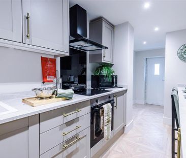 1 bedroom in a house share to rent - Photo 6