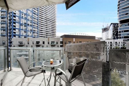 Furnished Ideal Apartment in the Heart of Docklands&excl; - Photo 2