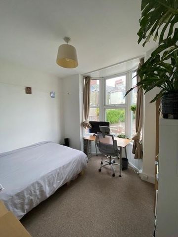 6 bedroom terraced house to rent - Photo 5
