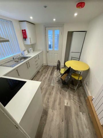 1 bedroom in a house share to rent - Photo 5