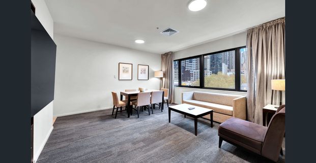 Fully Furnished 2 bed 2 bath High Demand Apartment - Photo 1