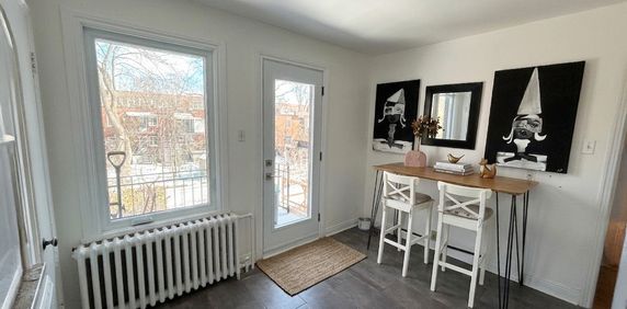 Beau, Ensoleillé 5 1/2 à Louer Au 2e - Photo 2