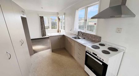 LEVIN - 3 BEDROOM - Photo 4