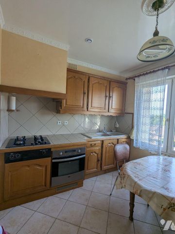 Maison à Louer à Nogent-le-Rotrou (28400) en Eure-et-Loir (28) Cette maison, d'une surface h... - Photo 5