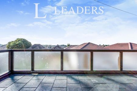 3 bedroom flat to rent - Photo 4