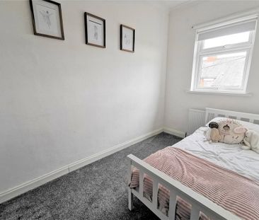 2 bedroom end of terrace house to rent - Photo 5