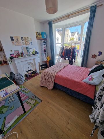 6 Bed Semi-Detached House, Argyle Villas, BN1 - Photo 4