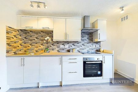 1 bedroom Flat To Let - Photo 3