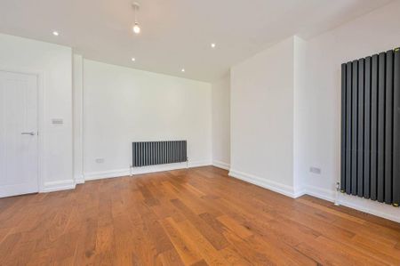 4 bedroom semi-detached house to rent - Photo 3