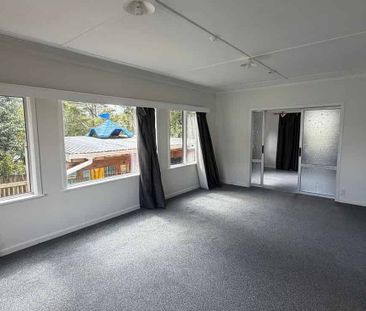 Spacious 6 Bed 2 Bath Home - Photo 1