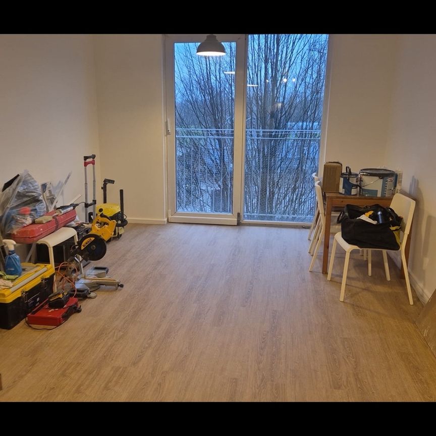 1 Bed Flat, Stillwater Drive, M11 - Photo 1