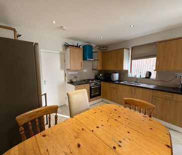 1 bedroom in a house share to rent - Photo 5